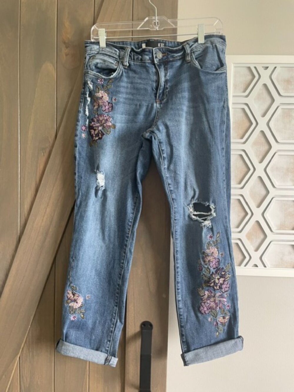 Kut from the Kloth Catherine Boyfriend Jeans Floral Embroidered MidRise -Size 10